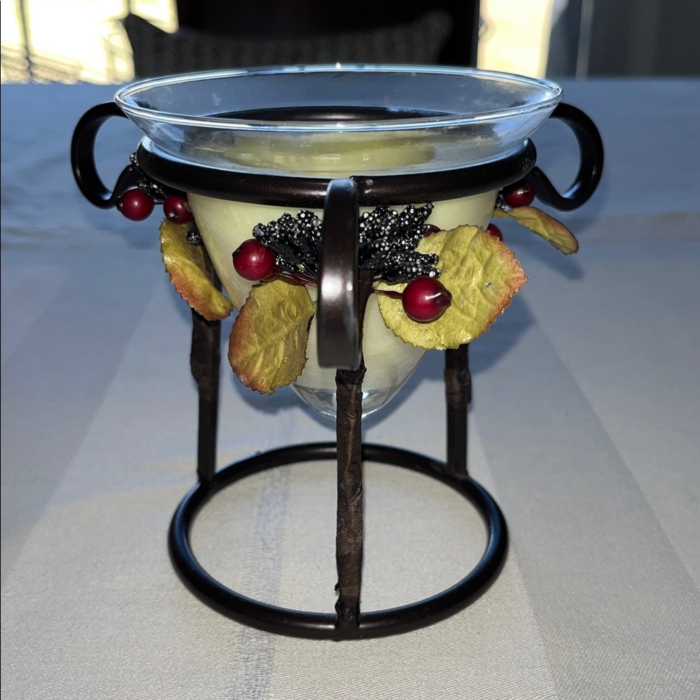 Graceful Rustic Iron Votive With Delicate Clusters Of Berries - Picture 2 of 3